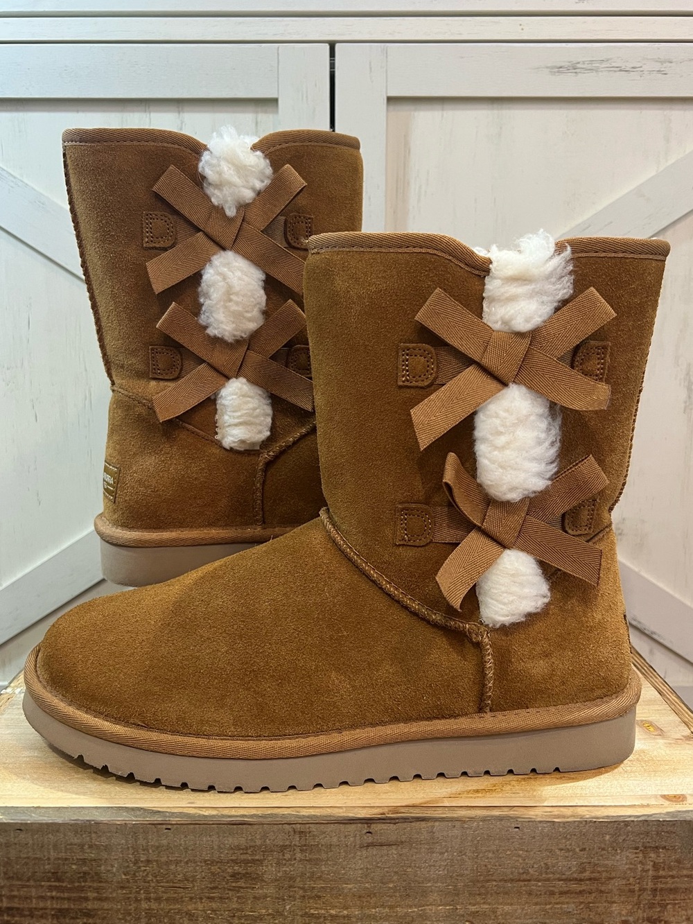 Koolaburra UGG Womens
Victoria Short Chestnut Suede Faux
Fur Shearling Boots 10